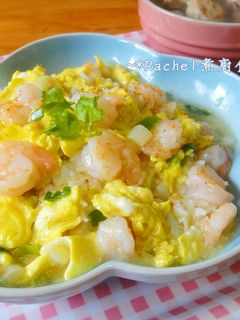 滑蛋蝦仁燴飯 的食譜成品照片