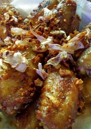 รูปของ ปีกไก่ทอดกระเทียม