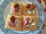 Pizzette 15 minuti con fichi, gorgonzola piccante & crudo