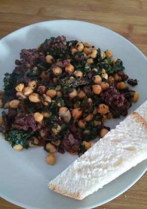 Foto principal de Espinacas con garbanzos y morcilla