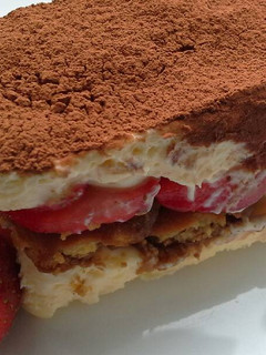 Una foto de Casi tiramisú de fresas