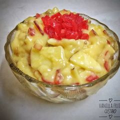 A picture of Vanilla flavoured fruit custard.