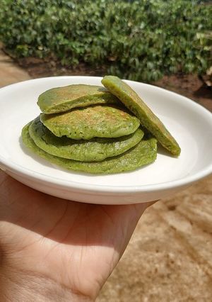 Hình của món Pancake chuối yến mạch cải bó xôi.