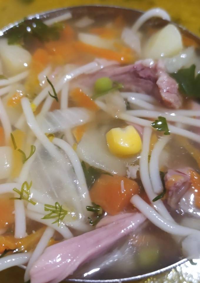Овощной суп на мясном бульоне