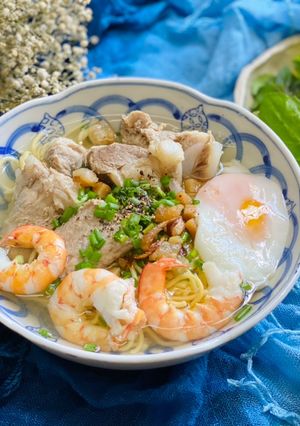 Hình của món Mì Trứng Nấu Sườn Non.