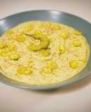 Hummus de aguacate con piparras