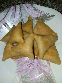 A picture of Chicken samosa.