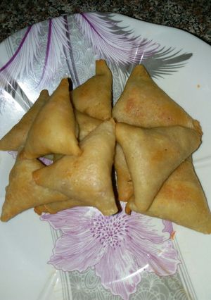 A picture of Chicken samosa.