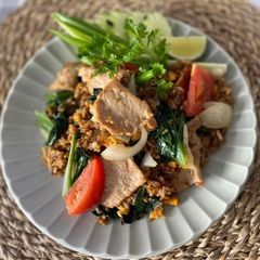 A picture of EASY FRIED RICE •THE OLD SCHOOL Thai Railway Fried Rice Recipe.