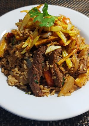 Una foto de Lomo saltado a mí manera 🇵🇪👩🍳🤸