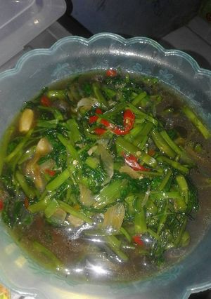 Foto resep Tumis cah kangkung sederhana.