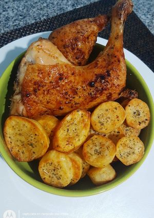 Una foto de Pollo al Horno con Papas