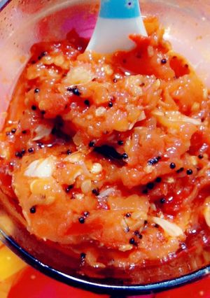 तीखी चटपटी टमाटर चटनी (tikhi chatpati tamatar chutney recipe in Hindi) रेसिपी मुख्य फोटो