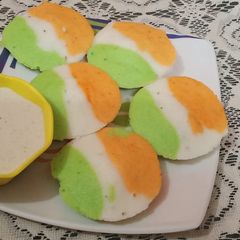 A picture of Jhatpat wali Tricolor idli.