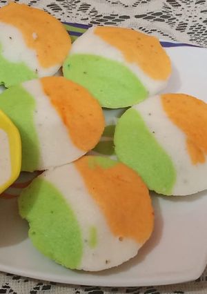 A picture of Jhatpat wali Tricolor idli.