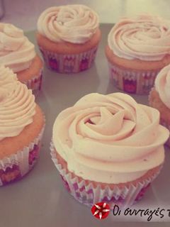 Φωτογραφία της συνταγής Cupcakes με φραουλένια buttercream