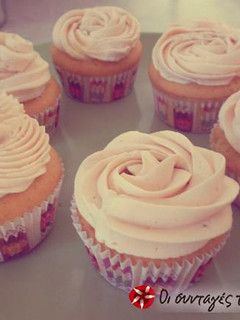 Φωτογραφία της συνταγής Cupcakes με φραουλένια buttercream