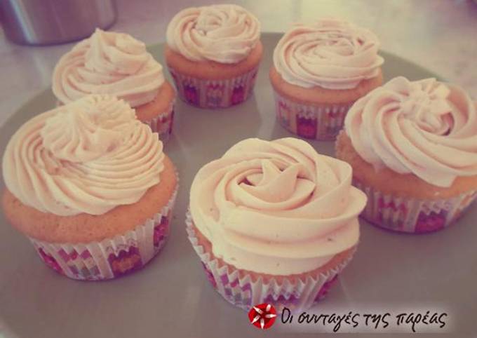 κύρια φωτογραφία συνταγής Cupcakes με φραουλένια buttercream