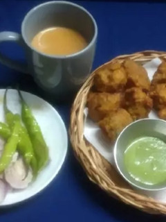 A picture of Dal Vada (Moong dal Vada/ Pakoda- famous Gujarati street food).