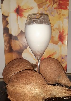 नारियल मिल्क शेक(nariyal milk shake recipe in hindi) रेसिपी मुख्य फोटो