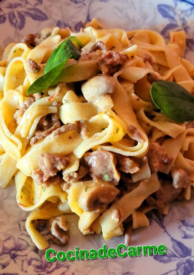 Una foto de Tagliatelli fresco con un toque picante 🔥