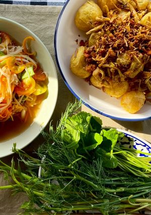 รูปของ เต้าหู้กับเห็ดคั่วขี้มิ้น🫚🧄ทานคู่ส้มตำแครอทมะอึก ผักสด🥬🌶️🥕