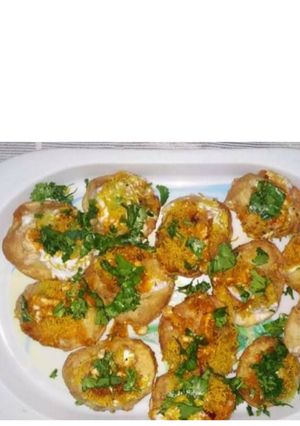 A picture of Golgappa chaat.