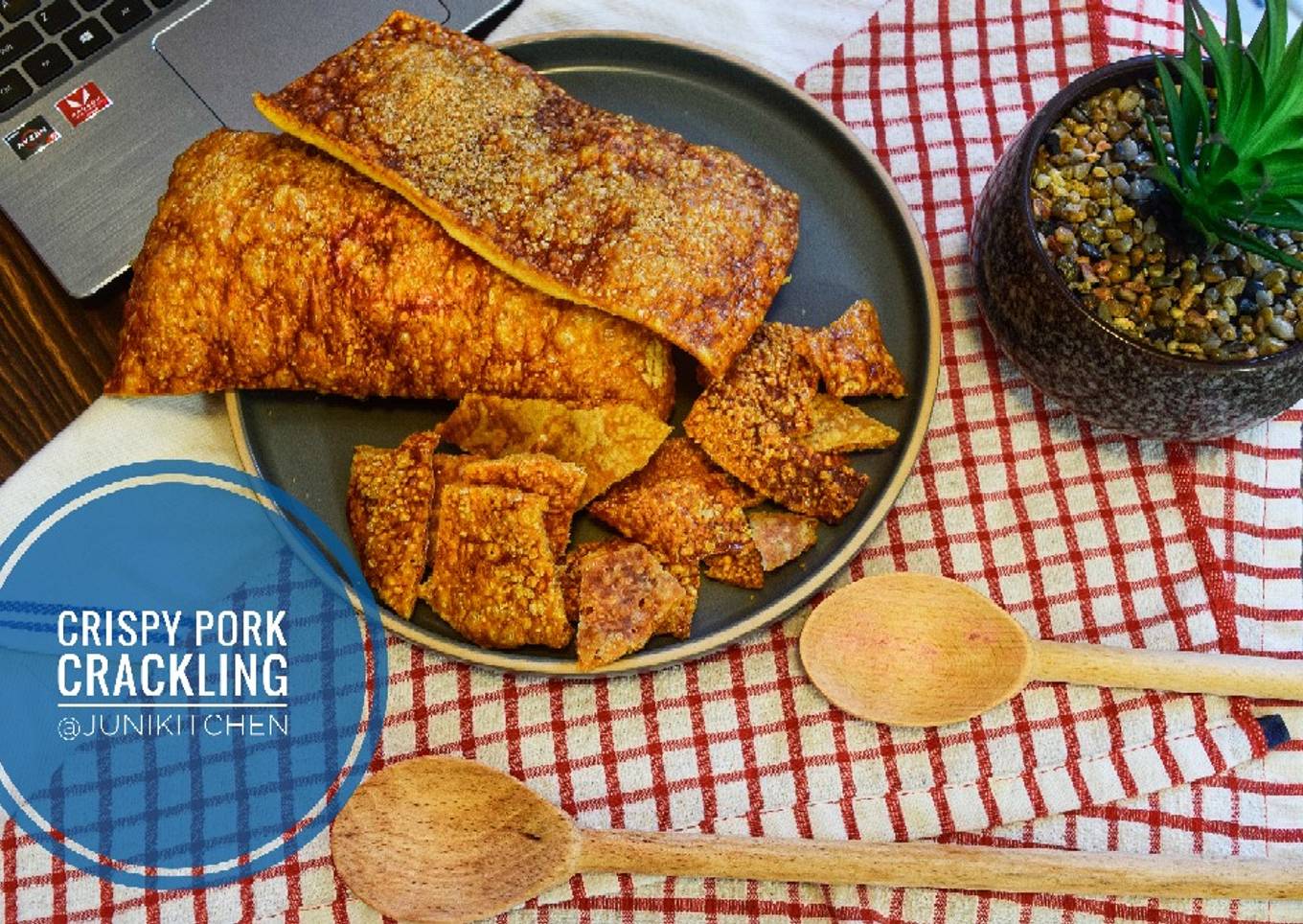 Crispy pork crackling