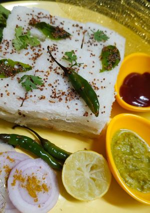 इंस्टेंट ढोकला (instant dhokla recipe in Hindi) रेसिपी मुख्य फोटो