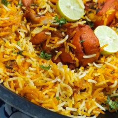 A picture of Degi chicken biryani.