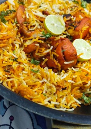A picture of Degi chicken biryani.