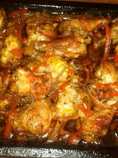 Una foto de Muslitos de pollo en salsa
