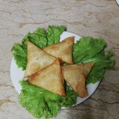 A picture of Aalu samosa.