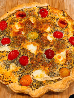 Une photo de Tarte tomates mozzarella basilic