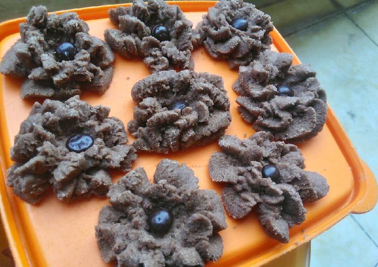 Kue semprit coklat