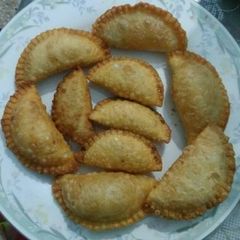 Gujiya Recipe(Meethi Mawa Puriyan) A picture of Gujiya Recipe(Meethi Mawa Puriyan).