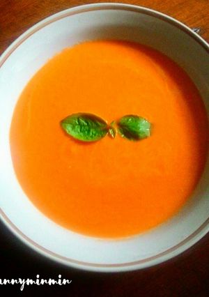 A picture of Creamy Tomato Soup.