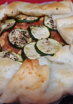 Una foto de Galette de hojaldre de aprovechamiento con calabacín