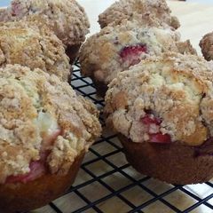 A picture of Strawberry Cheesecake Muffins.