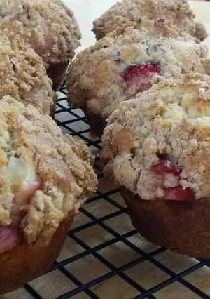 A picture of Strawberry Cheesecake Muffins.