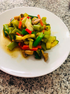 Una foto de Verduras al jengibre y limón