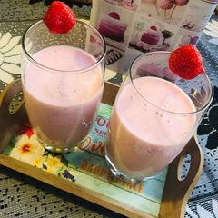A picture of Strawberry Shake.
