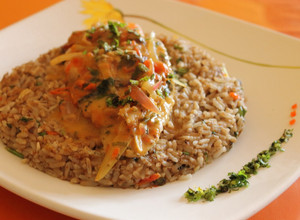 Una foto de Tacu tacu con  pescado a la chorrillana