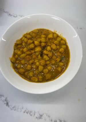 صورة لوصفة حمص بالطماطم والصلصة