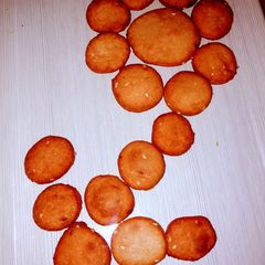 A picture of One bite shaker qandi ki mhiti tikyan.