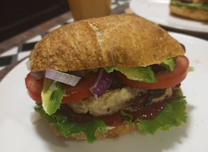 Una foto de Sliders (hamburguesitas) de pavo rellenas de queso