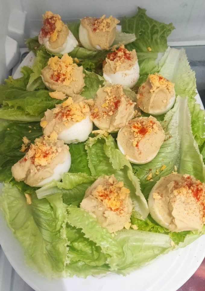 Una foto de Huevos rellenos de Hummus