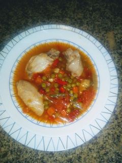 Una foto de Menestra de verdura guisada con pollo
