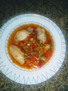 Una foto de Menestra de verdura guisada con pollo