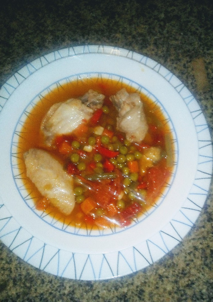 Una foto de Menestra de verdura guisada con pollo